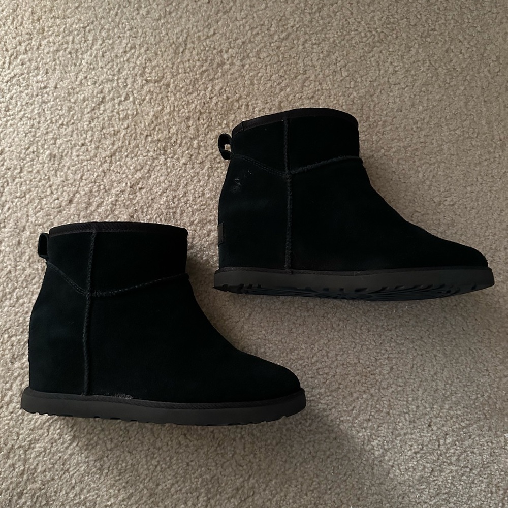 Ugg short wedge femme boots-Size 6
